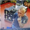 Полиция просит красноярцев помочь найти мужчину, укравшего деньги с чужой карты