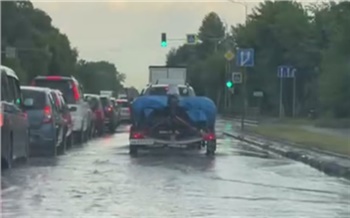 «Лучше ситуация не становится»: Красноярск вновь затопило после дневного ливня