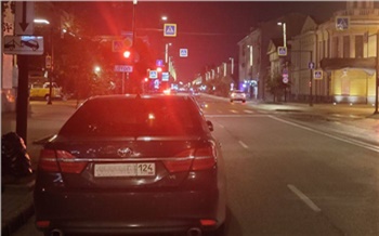 Ночью с главного проспекта Красноярска массово эвакуировали машины нарушителей