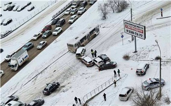 Красноярцы устроили массовое ДТП на правобережье