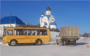 Автобус с детьми врезался в УАЗ в Курагинском районе края