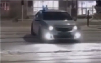 В Иркутской области парень катался на машине с незаконной мигалкой и лишился прав