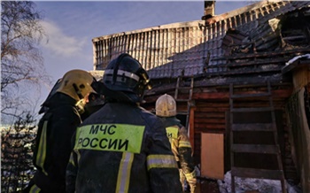 В Красноярске полностью сгорел частный дом в СНТ «Здоровье»