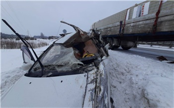 В Красноярском крае в ДТП с КамАЗом пострадал ребенок и погибла женщина