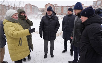 В Октябрьском районе Красноярска благоустроят территорию маленького озера