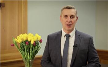 Спикер Заксобрания Красноярского края поздравил женщин с 8 Марта