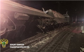 Локомотив и вагоны с углем сошли с рельсов в Курагинском районе Красноярского края