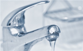 В четыре района Красноярска начинают возвращать горячую воду