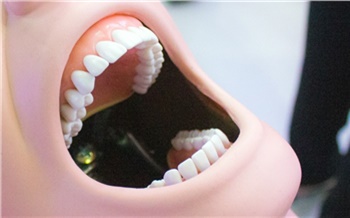 Житель Красноярского края купил в интернете сомнительные виниры и смог вернуть деньги