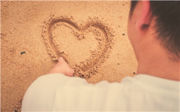 Томский подросток может получить срок за начерченную на песке гигантскую свастику