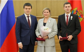 Губернатор наградил еще 37 выдающихся жителей Красноярского края