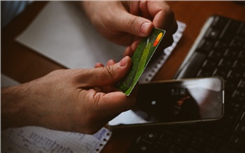 Красноярского пенсионера запугали содействием терроризму и похитили 3,2 млн рублей