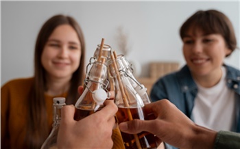 В Госдуме обсуждают ограничения на продажу несовершеннолетним безалкогольных напитков, имитирующих спиртное