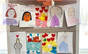 Красноярцы поздравляют мам и бабушек с предстоящим Днем матери