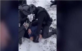 В Красноярском крае за угон Toyota Camry ОМОН задержал томича и омича