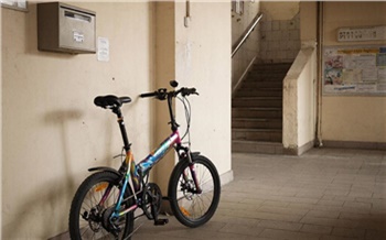 Юрист рассказал, можно ли хранить велосипед в подъезде