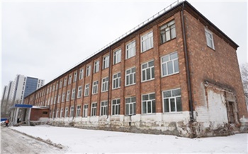 Рабочие укрепили фундамент и перекрытия в одной из старейших школ Красноярска