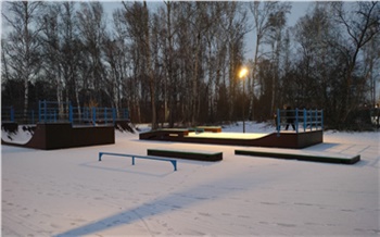 Подвесные тропы и лыжероллерная трасса: в Назарове обустроили городской парк