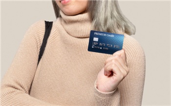 В Ачинске работники ночного клуба потратили деньги с потерянной посетительницей карты