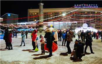 К новогодней акции Ёлка желаний присоединились власти администрации Красноярска