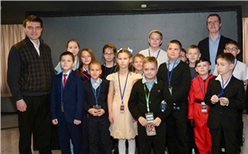 В Красноярске стартовали губернаторские новогодние елки