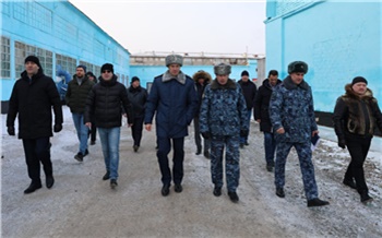 Руководители красноярских УК и администраций посетили исправительную колонию строгого режима