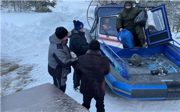 В Красноярском крае из-за подъема воды в Енисее помощь понадобилась двум мужчинам