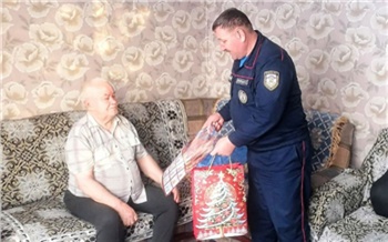 Пожарные Красноярского края поздравили с Новым годом семью погибшего коллеги