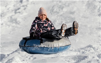 Полностью неуправляемые: красноярский травматолог предупредил об опасностях катания на тюбингах