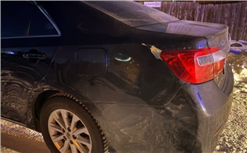 В Красноярском крае ребенок скатился с горки и попал под колеса авто