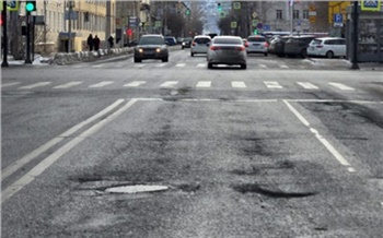 Асфальтовый кариес разъедает город: депутат Госдумы и экс-мэр Сергей Ерёмин раскритиковал дороги в Красноярске