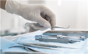 В Красноярском крае стоматологическая клиника незаконно отказала клиенту выдать документы для возврата налога