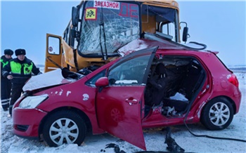 В Красноярском крае в ДТП с автобусом погибла женщина и пострадал подросток