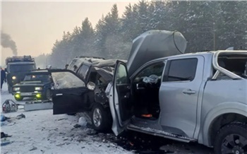 В Богучанском округе два человека погибли при столкновении пикапа и внедорожника