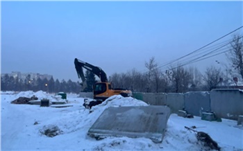 В Октябрьском районе Красноярска начали огораживать территорию будущей школы