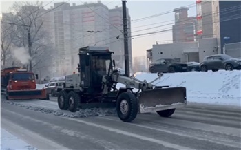 В Красноярске с окончанием морозов начали чистить снежный накат на дорогах