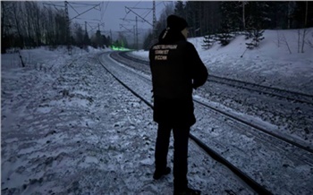 Поезд насмерть сбил мужчину на западе Красноярского края