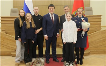 Губернатор вручил жителям Красноярского края государственные награды