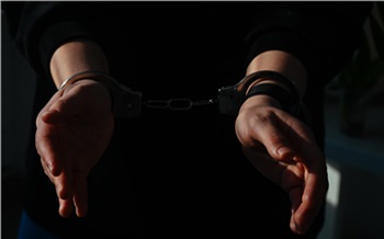 В Красноярске мужчина ограбил магазин и вернулся обратно за забытым телефоном