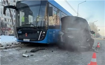 На правобережье Красноярска произошло ДТП с автобусами и автомобилями: есть пострадавшие