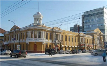 Красноярского предпринимателя осудят за фиктивную поставку мебели в Дом офицеров