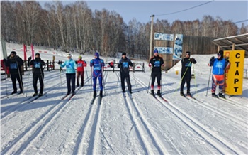 Финишировали герои!: сотрудники СУЭК-Красноярск с семьями и ветераны-угольщики вышли на Лыжню России