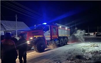 В Красноярском крае женщина подожгла дом с семью мужчинами внутри: трое погибли