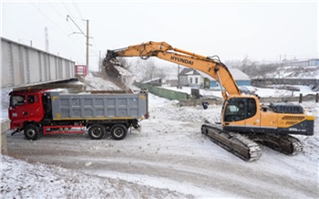 В красноярской Березовке местный ручей грозит подтопить 11 домов