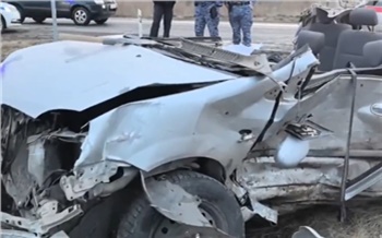 В Минусинске пожилой водитель Ниссана не уступил дорогу и разбился насмерть о столб