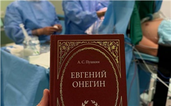 Красноярские нейрохирурги удалили мужчине часть мозга, пока он читал вслух Пушкина