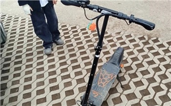 Юный красноярец угодил в ДТП на подаренном матерью самокате