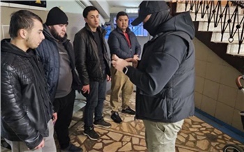 Силовики устроили облаву на мигрантов на ж/д вокзале в Красноярске