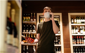 В Красноярске продавщицу крупно оштрафовали за повторную продажу алкоголя подростку