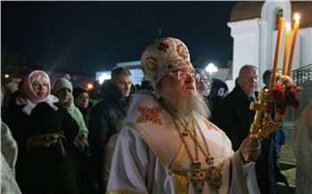 Красноярцы отметили Пасху в храме Рождества Христова